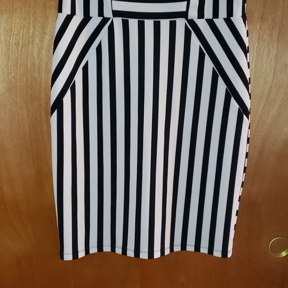 STUDIO Short sleeve navy blue &white  dress - Picture 3 of 6